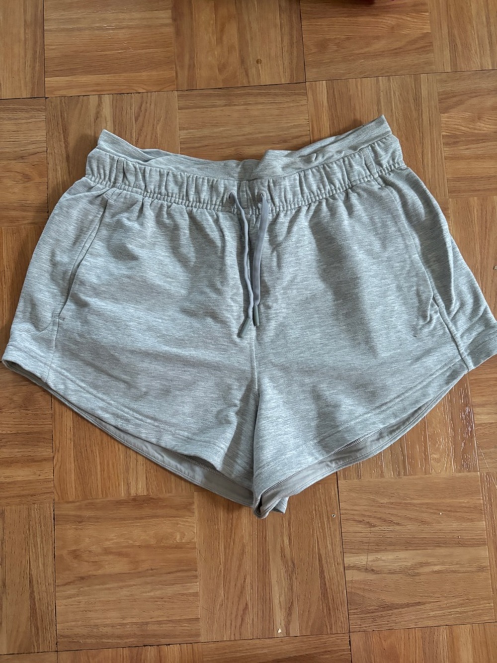 Lululemon inner glow shorts size 6